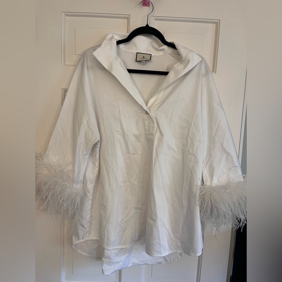 Tuckernuck White Feather Willow Blouse Size Medium - Picture 2 of 4